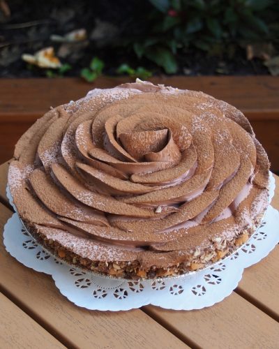 savor the classic flavor of a traditional key lime pie at Mia's Bakery.