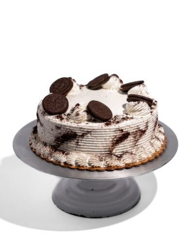 savor the classic flavor of a vegan oreo cake at Mia's Bakery.