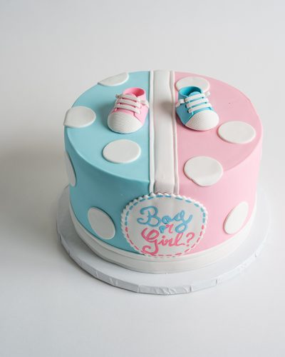 savor the classic flavor of a boy or girl gender reveal at Mia's Bakery.