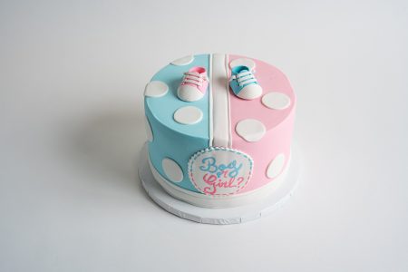 savor the classic flavor of a boy or girl gender reveal at Mia's Bakery.