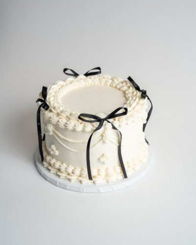 Black and White Vintage-Inspired Custom Cake – Mia’s Bakery