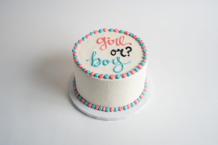 savor the classic flavor of a simple gender reveal at Mia's Bakery.